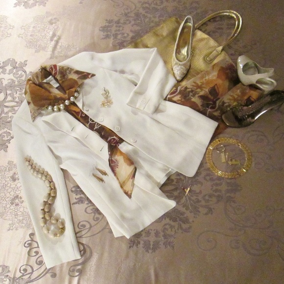 RENA ROWAN PETITE LINED LT. CREAM/WHITE BLAZER - Picture 8 of 8